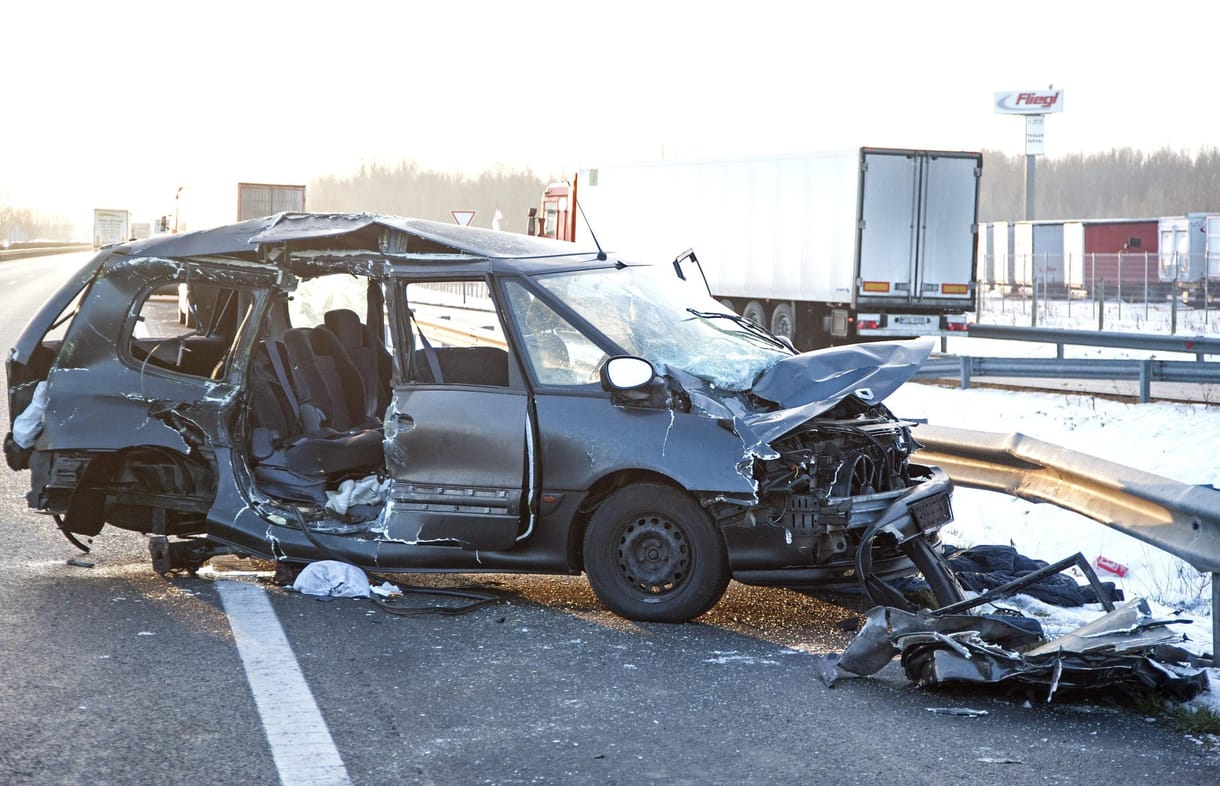 Kettős halál az M1-esen – balesetfotókat tettek közzé