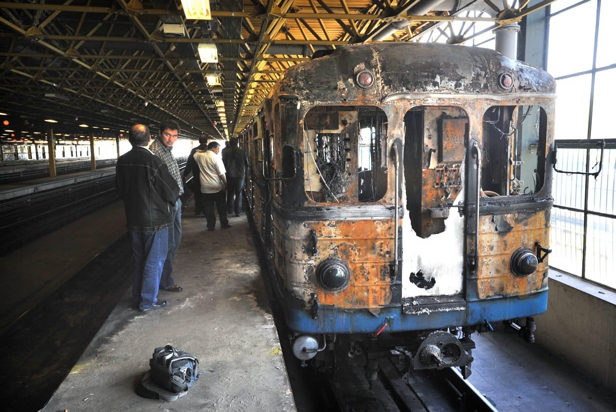 Leállt a 3-as metró csúcsidőben, bajban az érettségire sietők