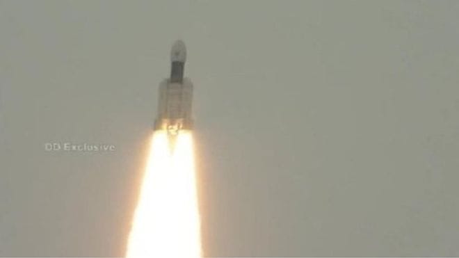 Sikerült: Elindult a Holdra India, a déli pólushoz visznek egy kutatójárművet