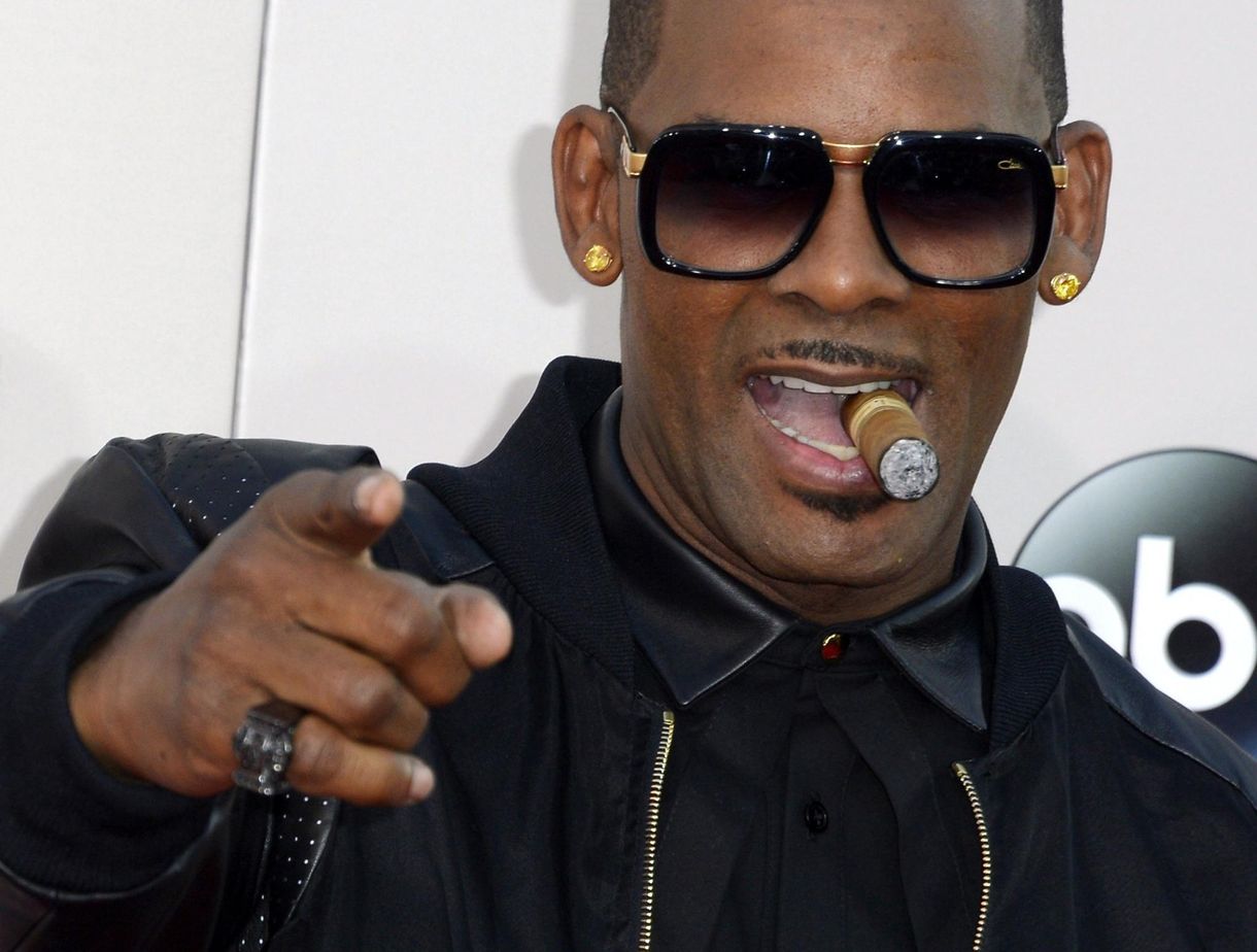 Vesztegetéssel érhette el R. Kelly, hogy feleségül vehesse 15 éves barátnőjét