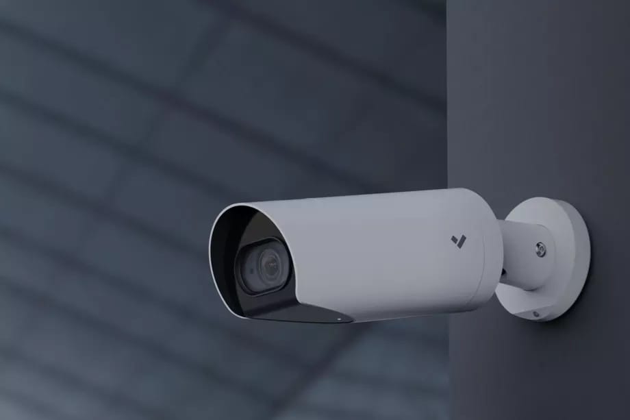 Feltörtek 150 ezer biztonsági kamerát a hackerek Amerikában, a Tesla gyárába is benéztek velük