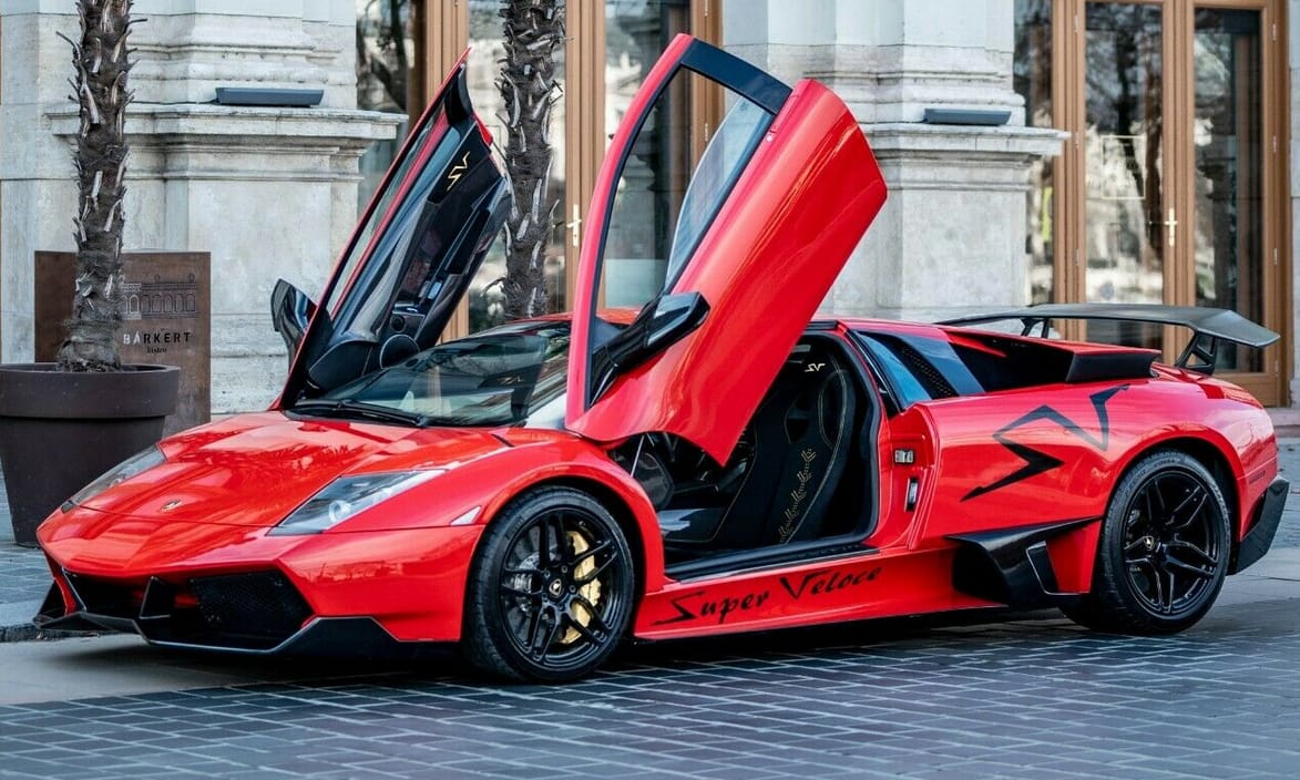 Szuperritka, méregdrága Lamborghinit árulnak Budapesten
