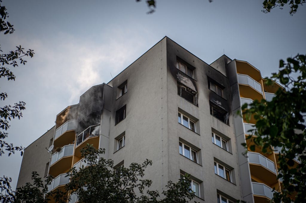 Sok halott a csehországi lakóháztűzben: nem hívták meg a buliba, ezért gyújtogatott