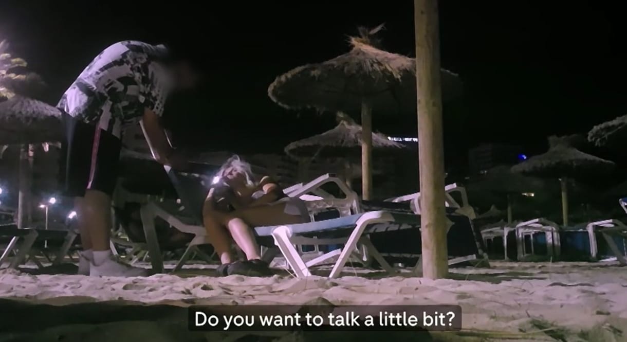 Dermesztő videón mutatta be az álruhás riporter, hogyan vadásznak a lerészegedett nőkre szexuális ragadozók Mallorcán