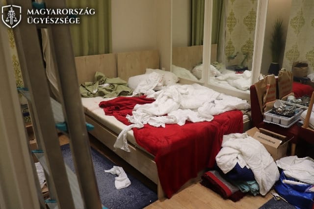 Egy férfi sniccerrel akart megölni egy prostituáltat aktus közben