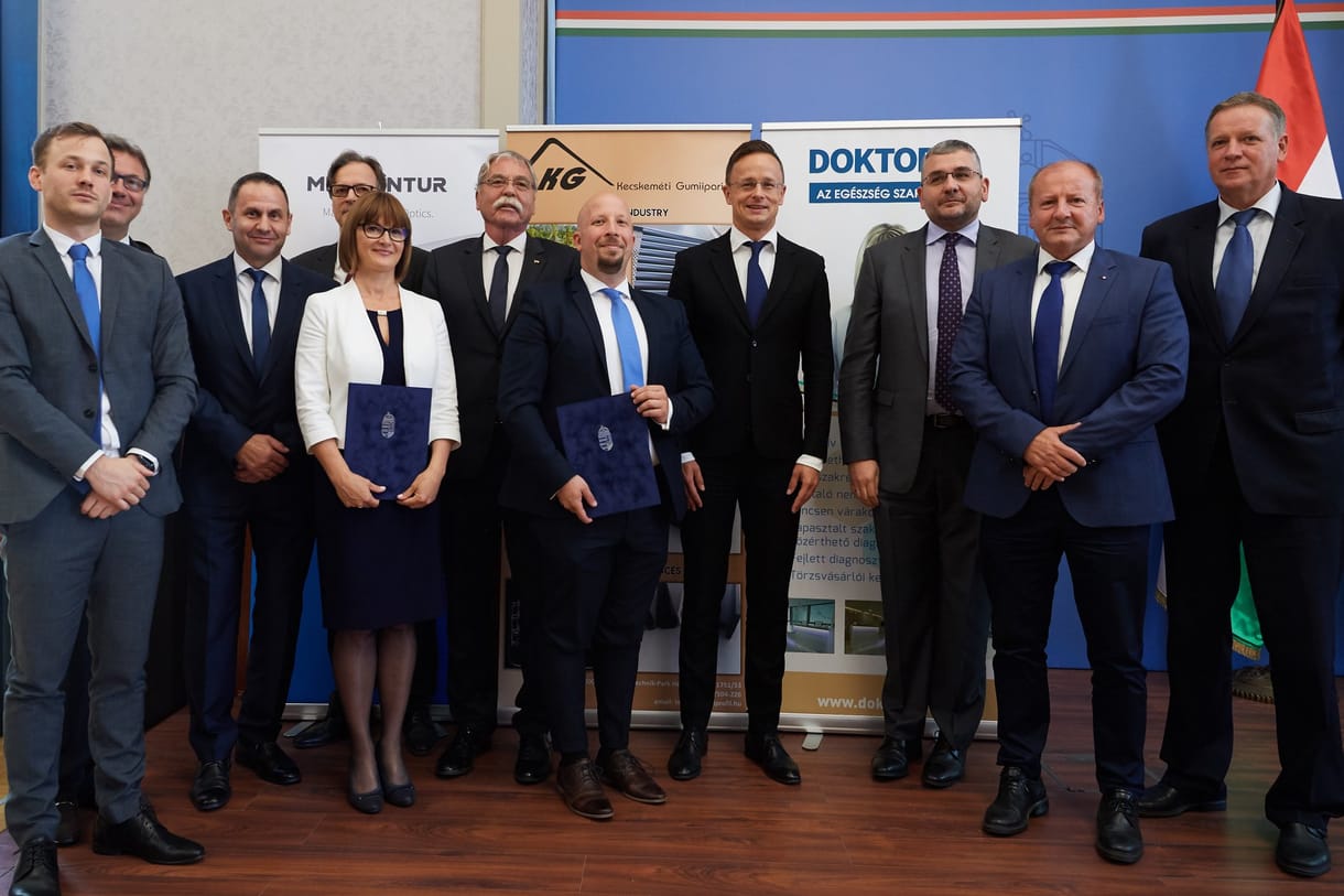 287 millió forintot kapott a koronavírus elleni küzdelemre Kóka János
