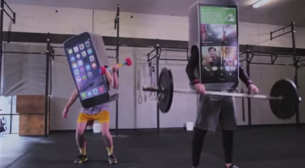 Rap-videóban ekézi a HTC az iPhone-t és a Galaxy S5-öt