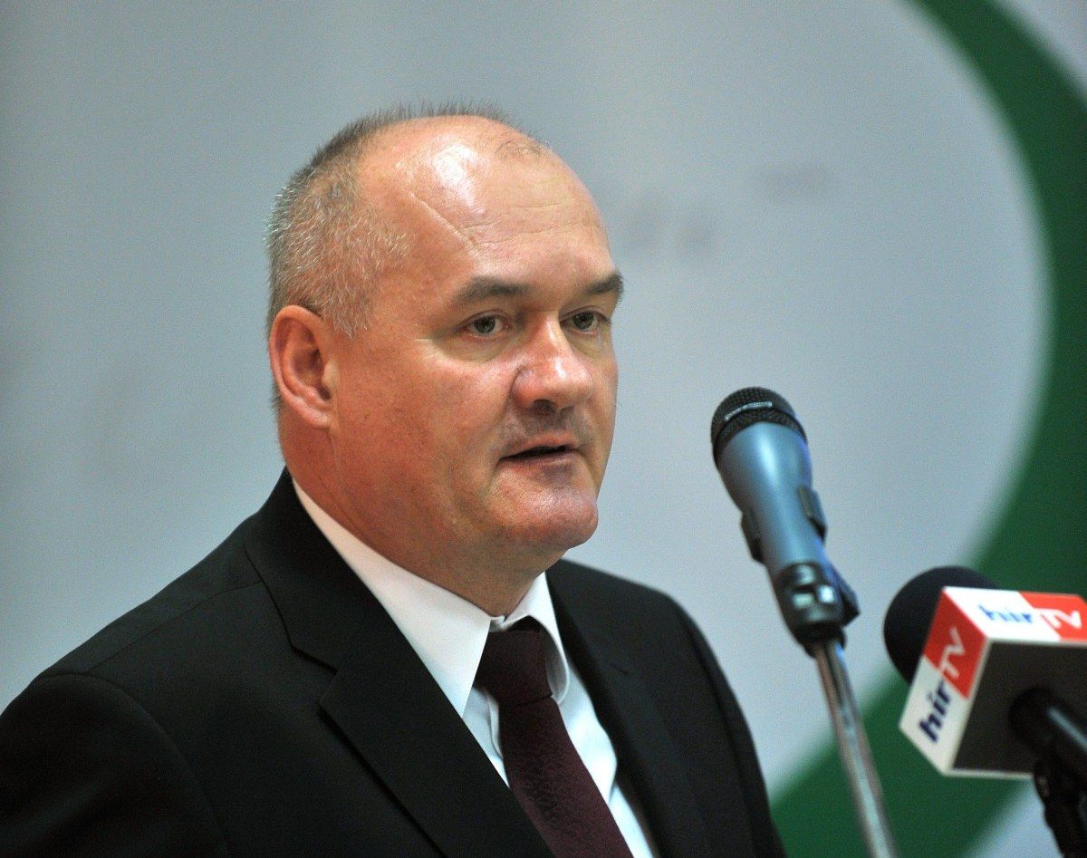 Hende: 1,8 milliárd forint kár érte a HM-et néhány év alatt
