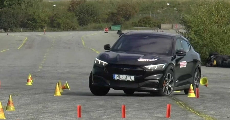 Nem a jávorszarvasteszt a Mustang Mach-E kedvenc mutatványa – videó