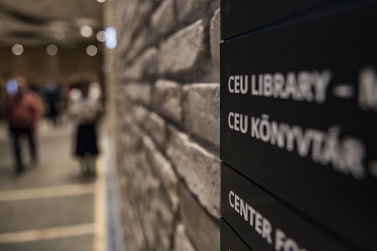 „Nem adjuk a CEU-t” – tüntetést szerveznek az egyetem mellett