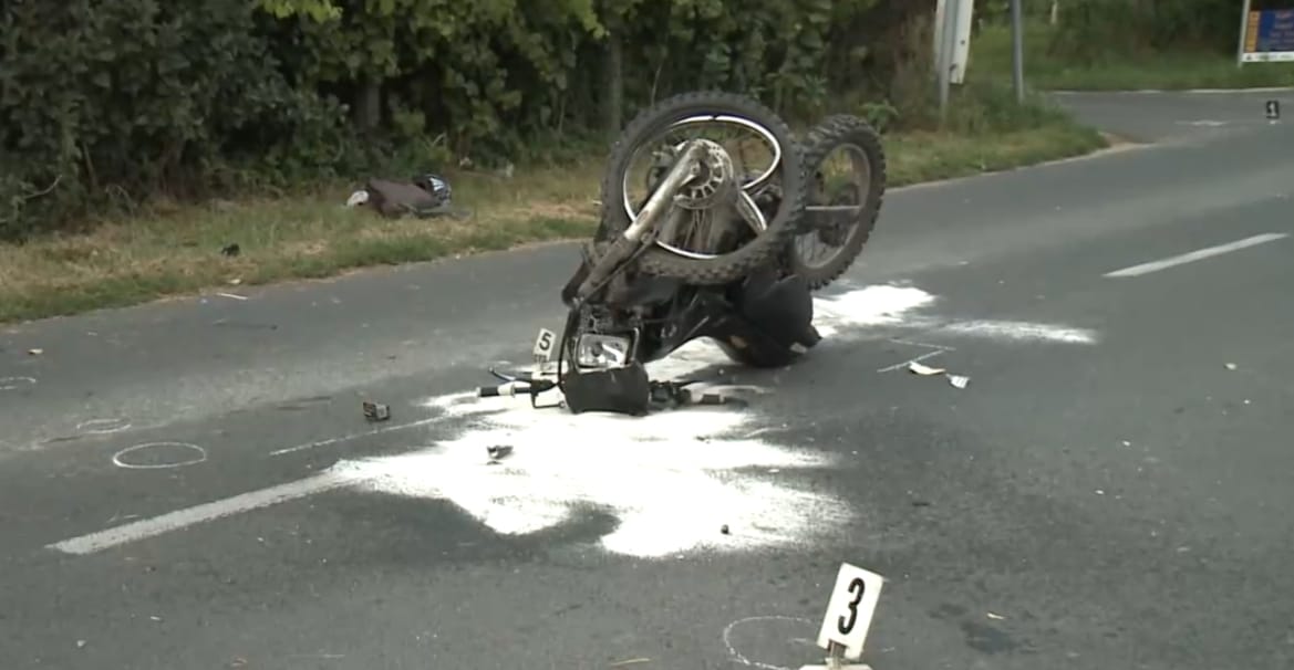 Kisteherautónak csapódott és szörnyethalt egy 24 éves motoros