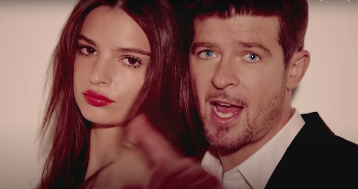 Tíz éve vetkőzött le Emily Ratajkowski három férfi kedvéért, és azóta megy a vita a testéről