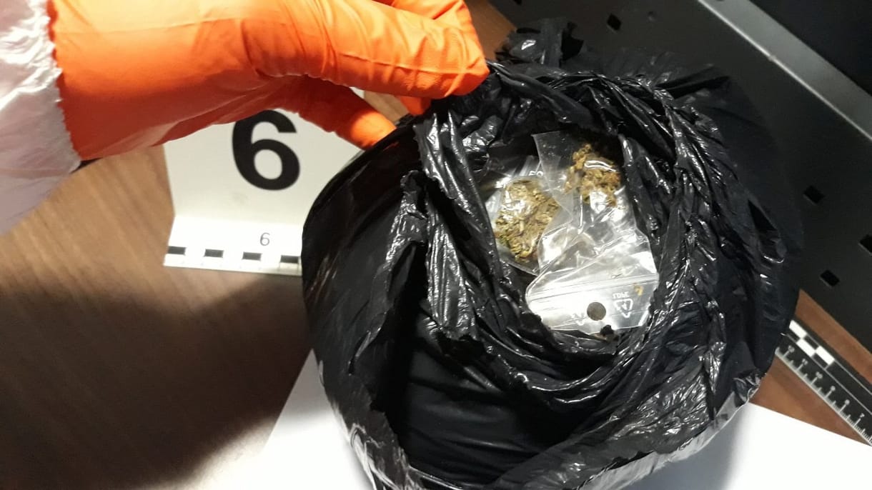 Egy ajándéktasaknyi kokainnal, MDMA-val és marihuánával készültek egy Fejér megyei fesztiválra