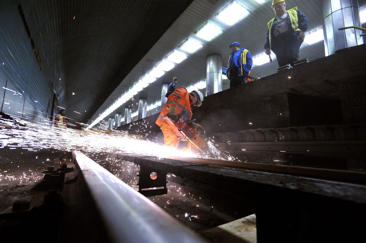 Fotók: megkezdődött a 3-as metró sínszálainak cseréje