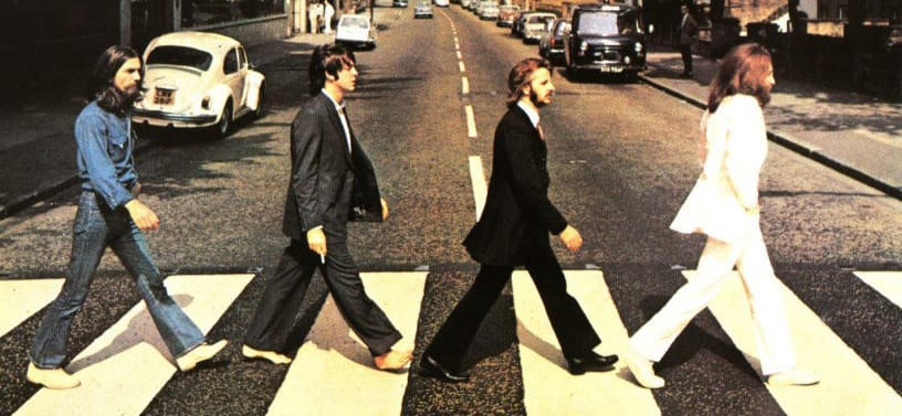 A gombafejűek fodrászával ünnepli születésnapját az egri Beatles Múzeum