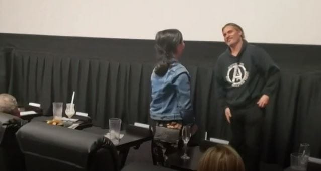 Gyanútlanul beültek a Jokerre, és egyszer csak megjelent ott Joaquin Phoenix (videó)
