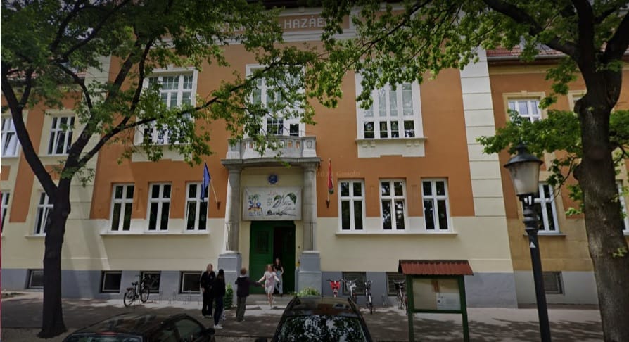 Indoklás nélkül mentették fel a szentesi református iskola igazgatóját, petíciót indítottak a diákok szülei
