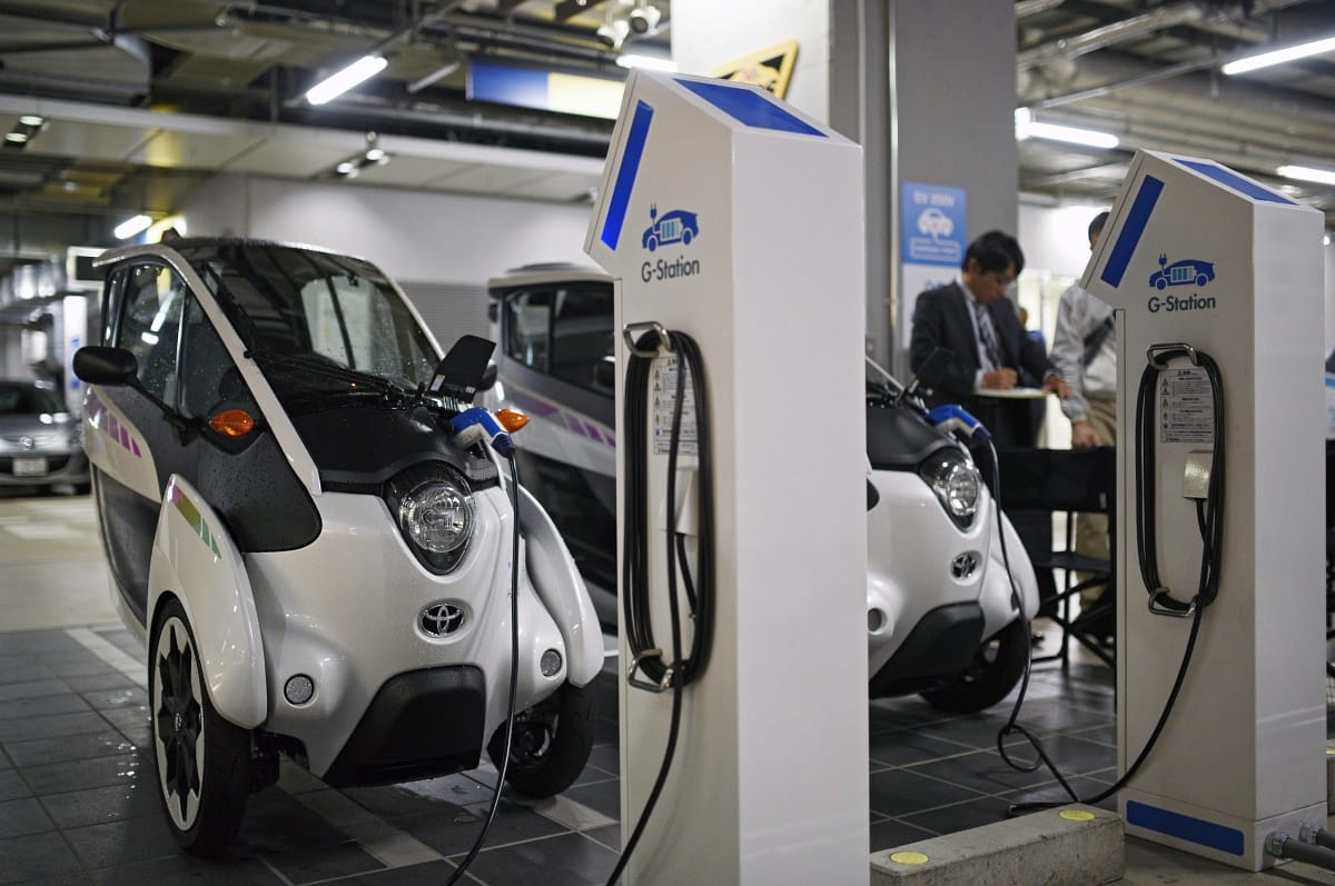 Varga Mihály az elektromos autózást nyomatná