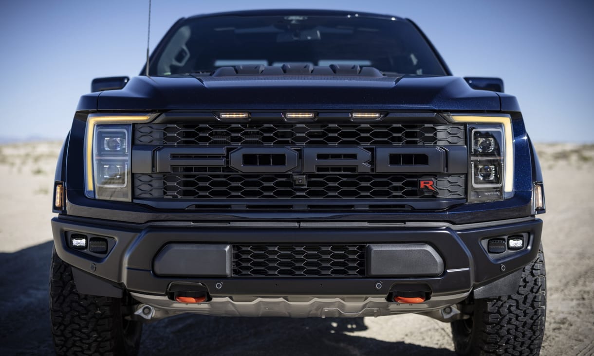 Túl a csúcson: itt a Ford 730 lóerős legfrissebb benzinpusztítója, az új F-150 Raptor R