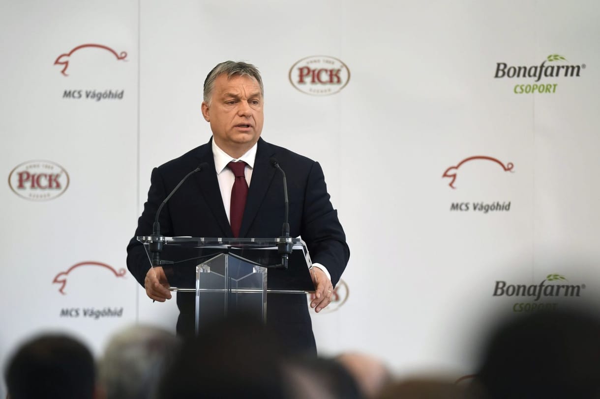 Feljelenti Orbánt Hadházy Ákos