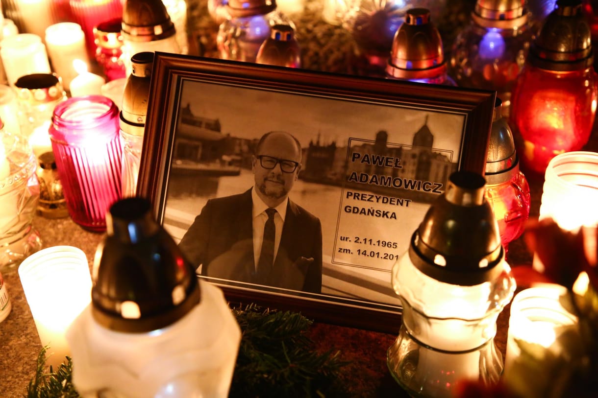 Vádat emeltek a gdanski főpolgármestert meggyilkoló férfi ellen