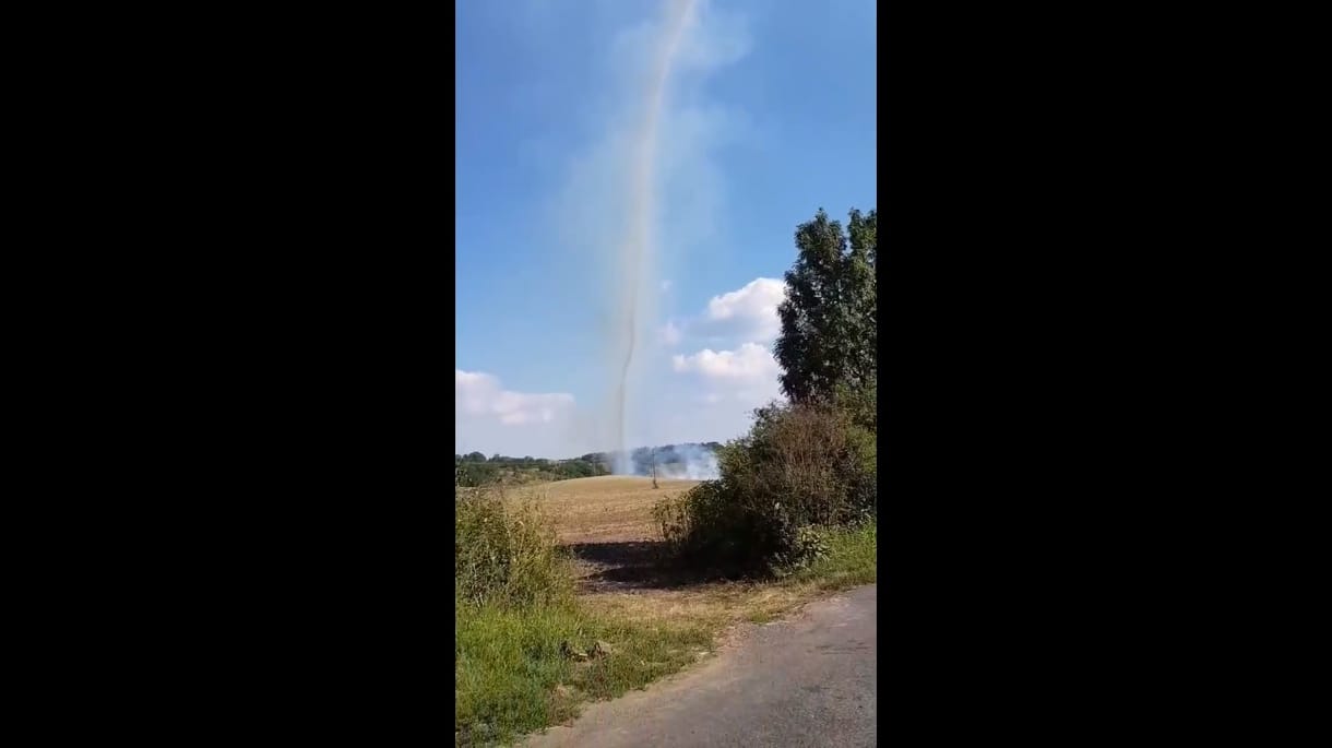 Nógrádban tomboló porördögöt videóztak