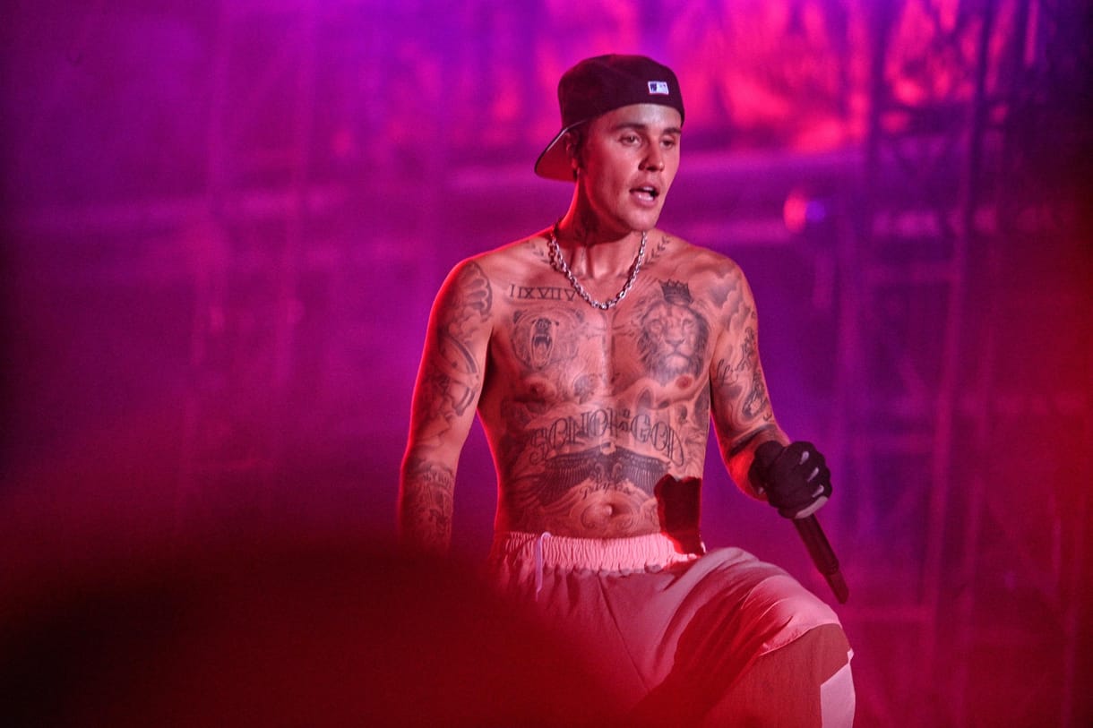 Kicsinálták a nyári koncertek, felfüggesztette a turnéját Justin Bieber
