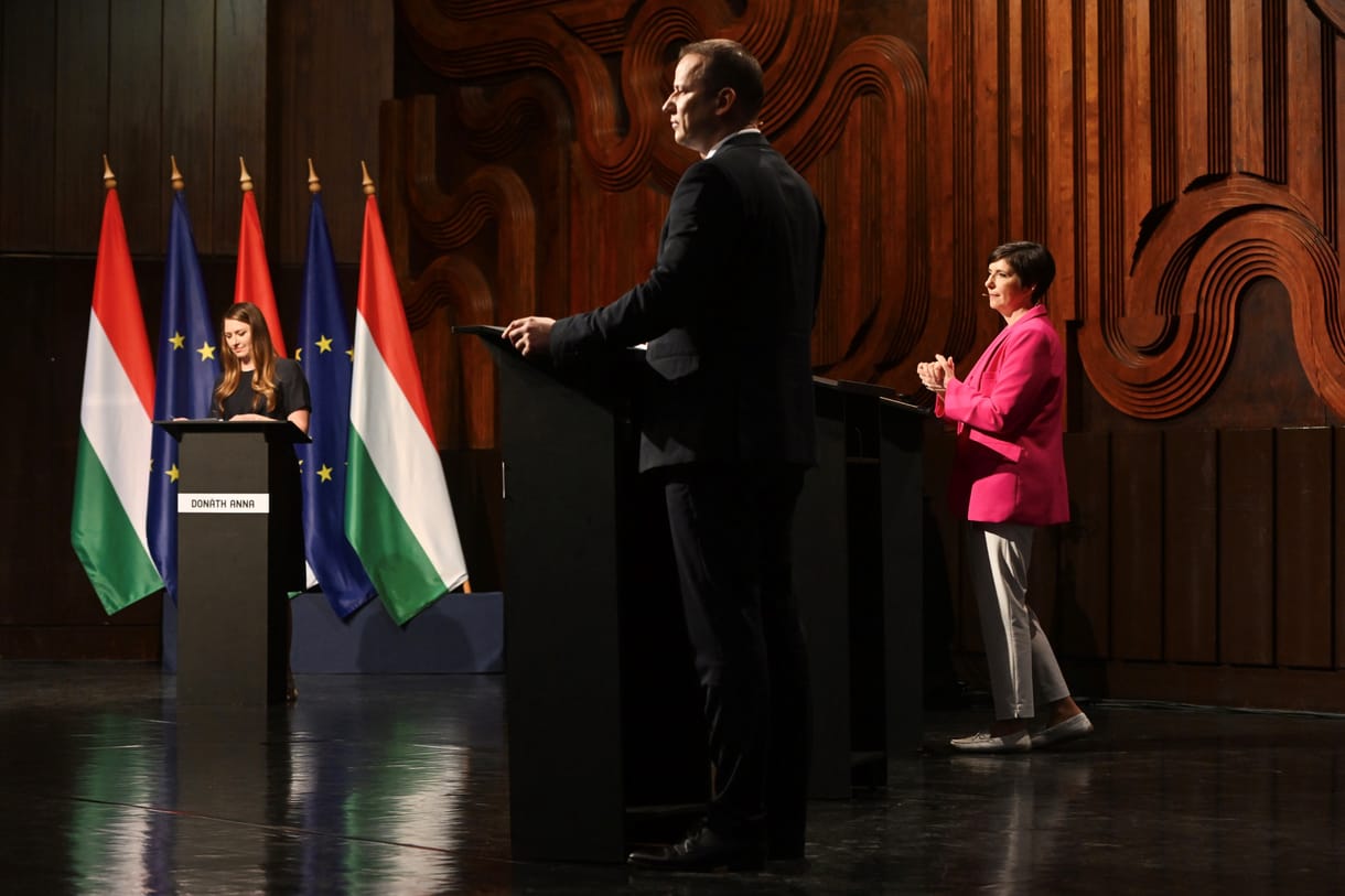 A Várkert Bazárban, élő adásban, nézők nélkül vitáznak az EP-listavezetők a köztévén