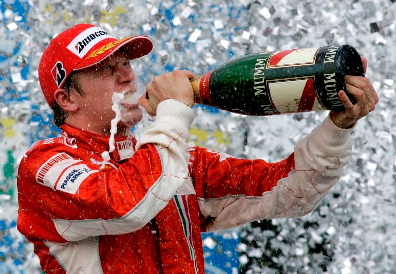 Hivatalos: Räikkönen visszatér a Forma-1-be