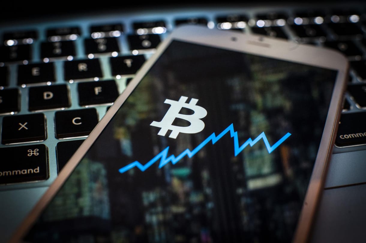 A Bloomberg szerint az arannyal együtt a bitcoin ára is felmehet