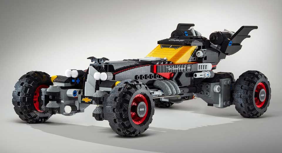 Az életnagyságú Lego Batmobil simán nagyobb, mint egy BMW X6