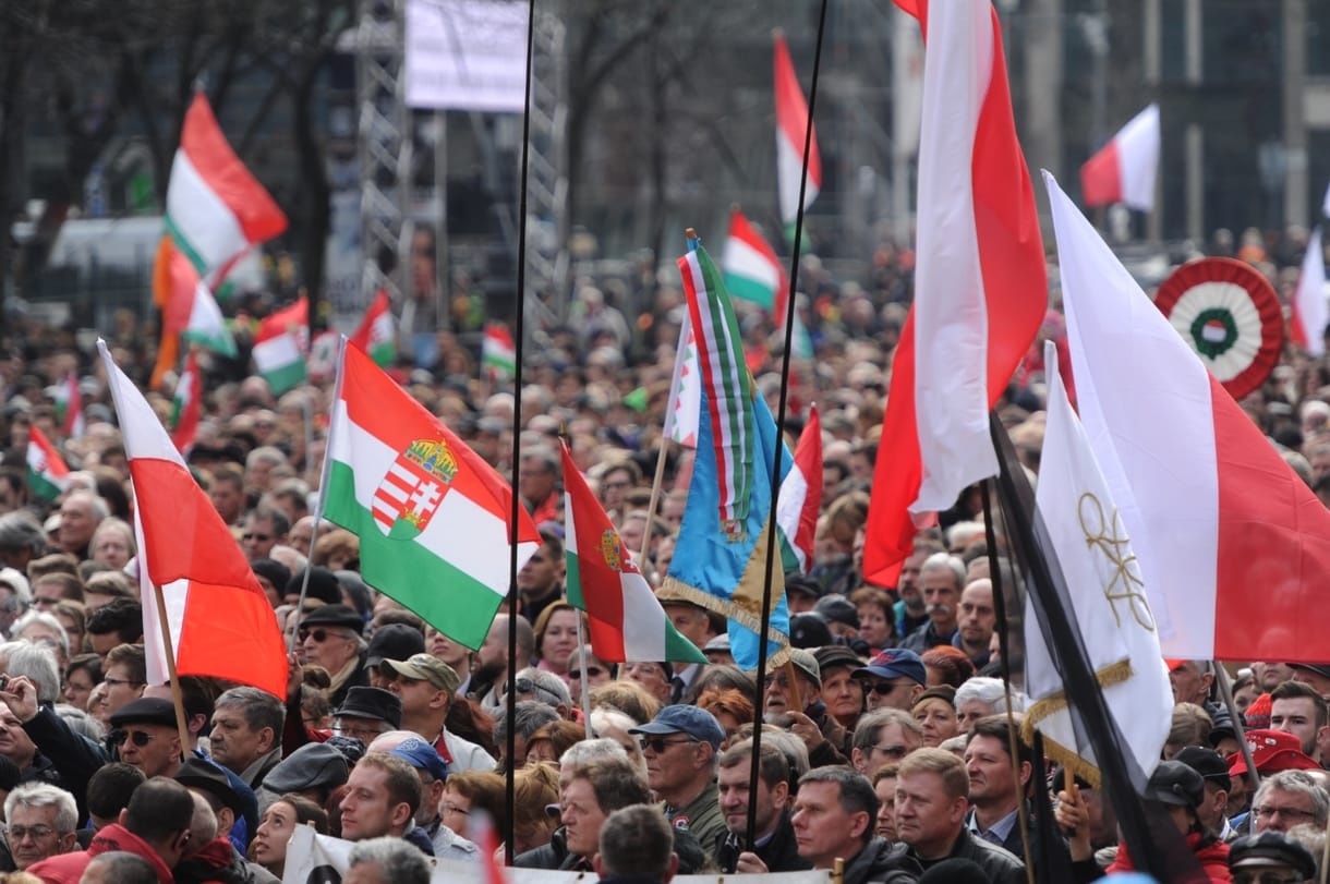 Egy évvel a választások előtt talán jobb is, hogy otthon kell ünnepelnünk március idusát