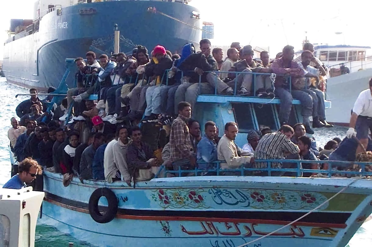 Egyre több menekült száll partra Olaszországban