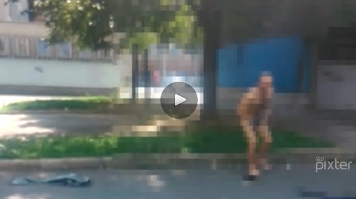 Videó: Újabb férfi őrjöngött meztelenül egy VIII. kerületi utcán