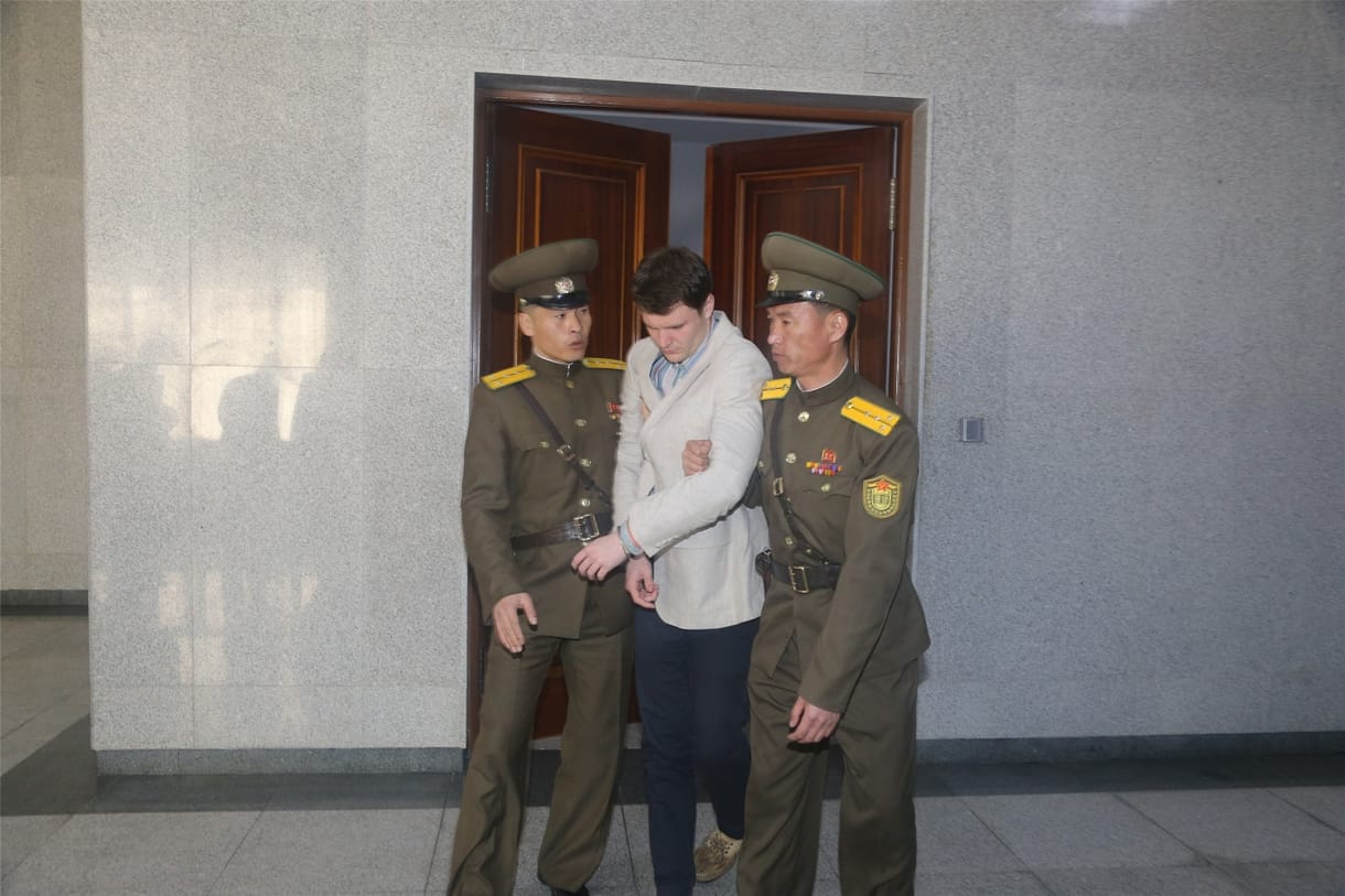 Szülei szerint rángatózva, süketen és vakon került haza az Észak-Koreában bebörtönzött diák
