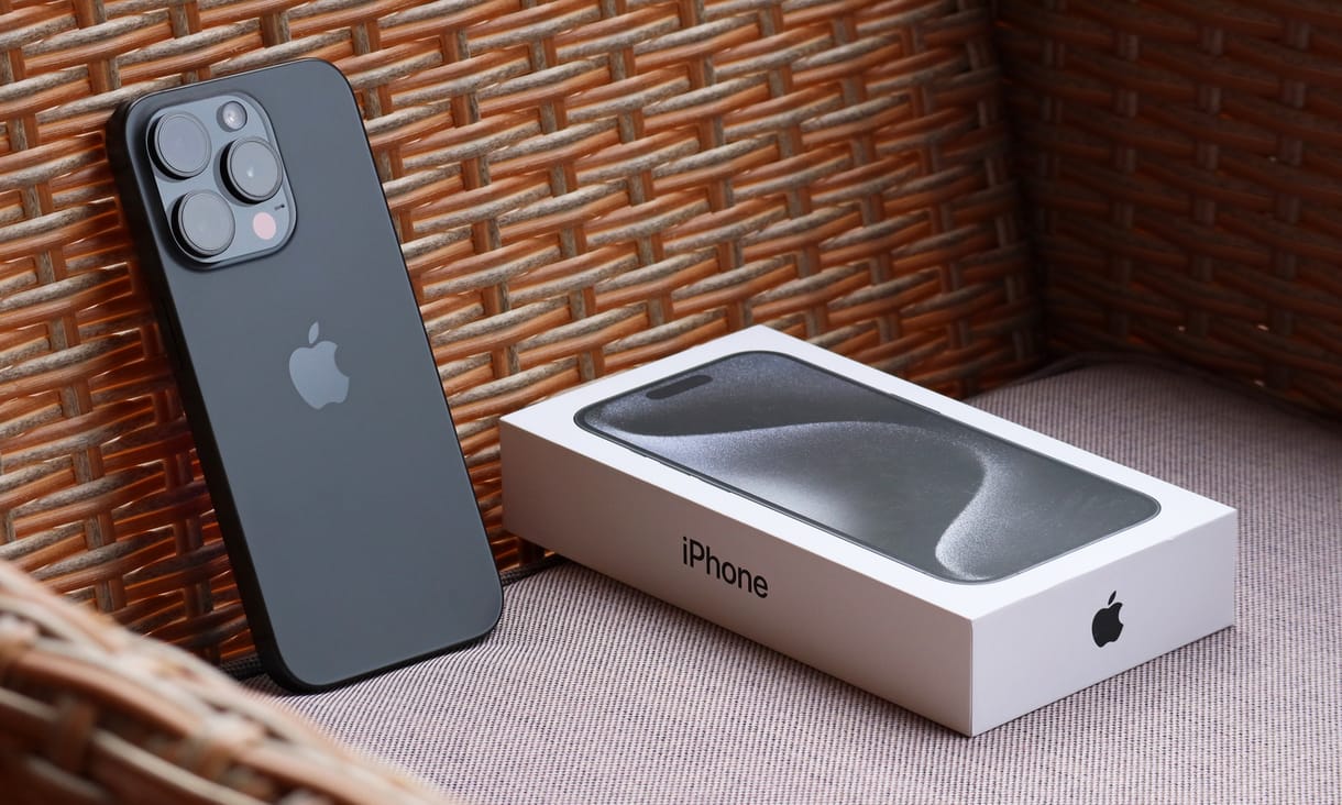 Befutott a frissítés, ami javítja az iPhone-ok töltési problémáját, ha BMW-ben vannak, de az Apple Watch drasztikus merülését is orvosolja