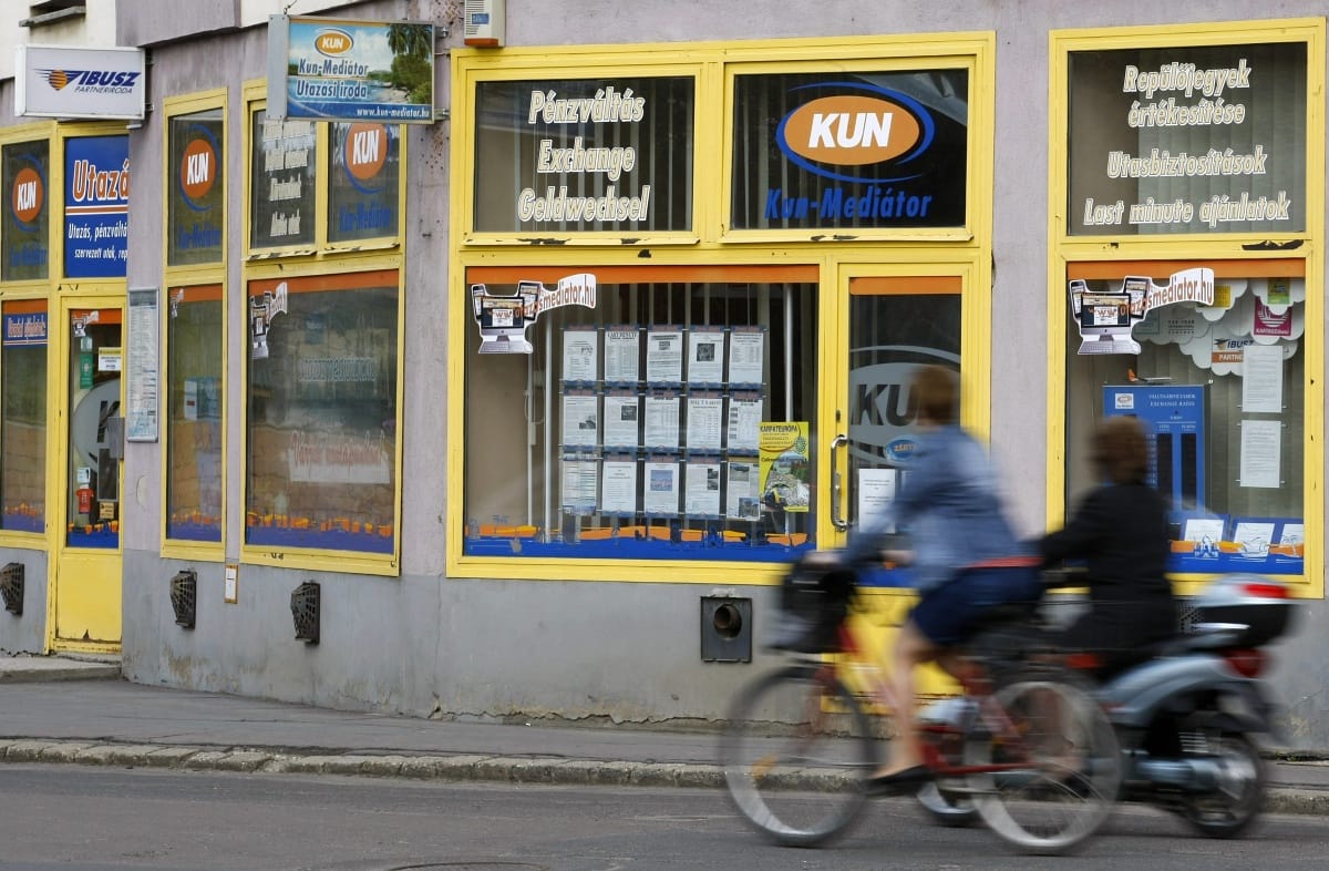Állami hivatal is fizetett Bróker Marcsinak