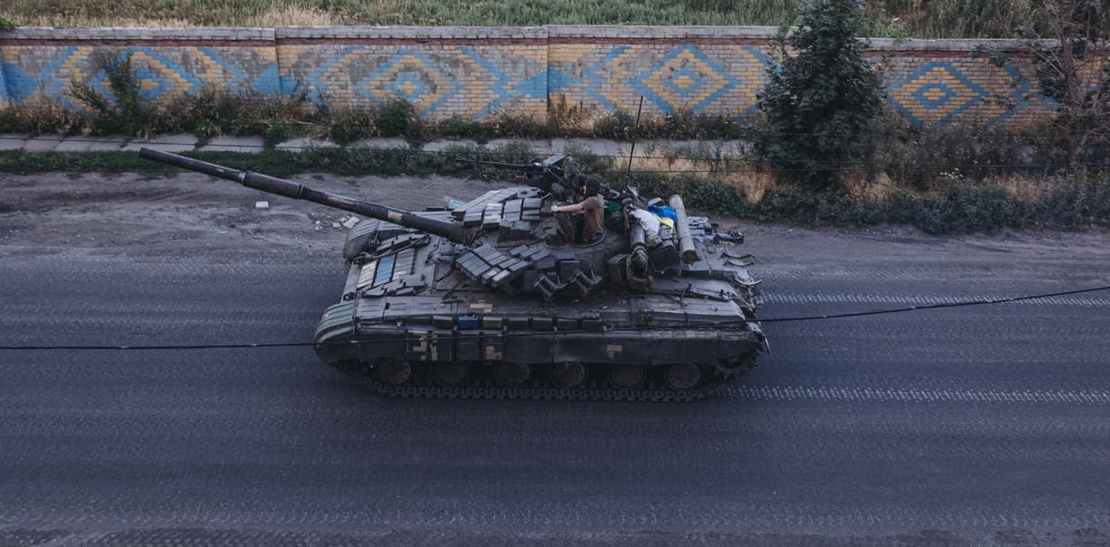 Német miniszterek tárgyalnak Kijevben, technopartin takarítják el a romokat ukrán fiatalok – a háború 152. napjának hírei