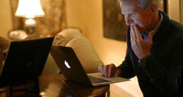 Érdekes fotó - Macbook Airt-t használ a HP főnöke
