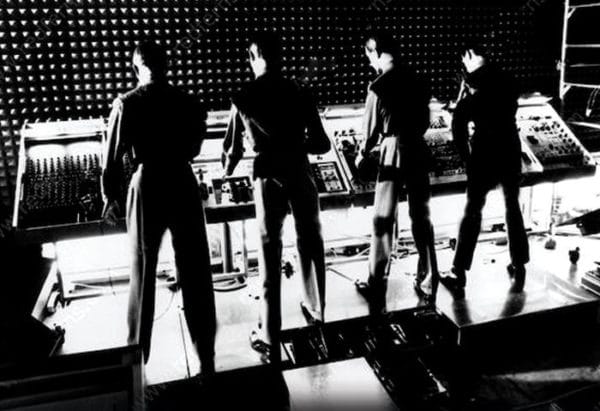 Jön a Kraftwerk