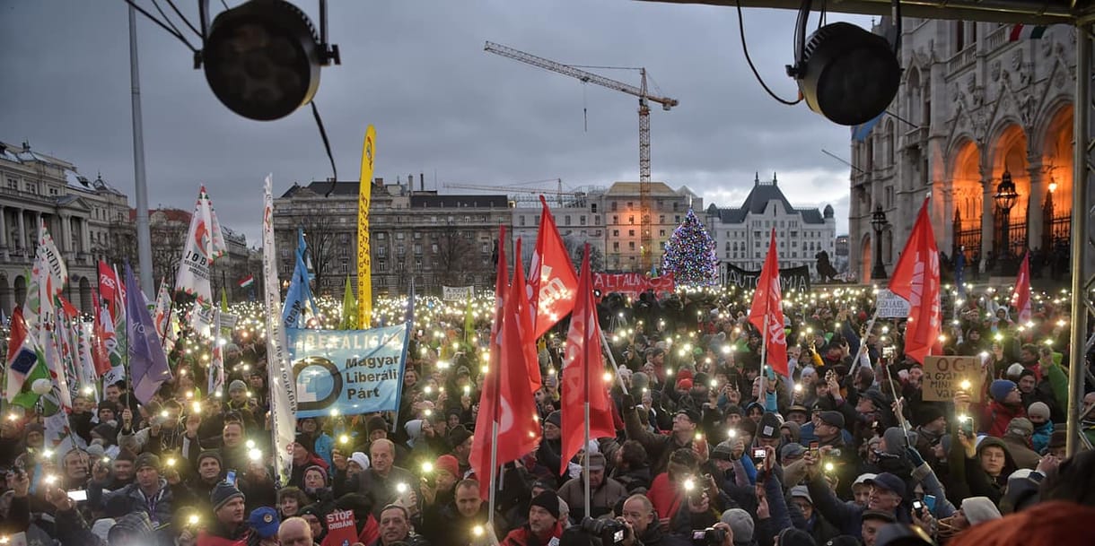 Iskolája elhatárolódik a kecskeméti tüntetésen felszólaló gimnazista lány dühös beszédétől
