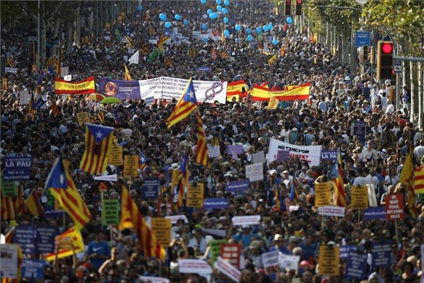 Óriástüntetés Barcelonában Spanyolországért