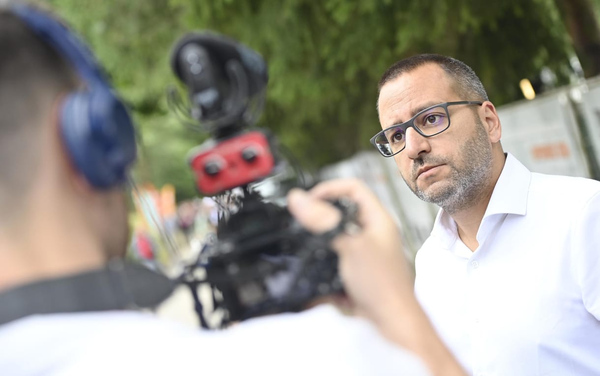 A Szuverenitásvédelmi Hivatal most videóban ügynöközi az Átlátszót