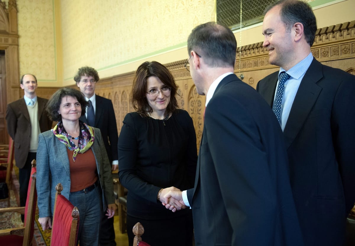 IMF: Orbánék így nem kerülnek ki Brüsszel szorításából