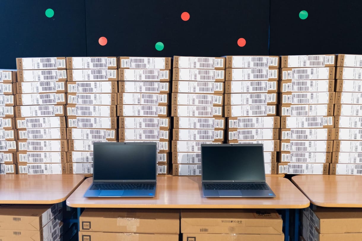 Több százezer laptopot osztanak ki az iskolákban, de ettől még nem szabad csodát várni