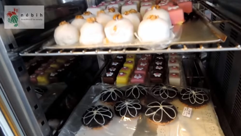 Videó: Gusztustalan cukrászüzemet záratott be a Nébih Budapesten