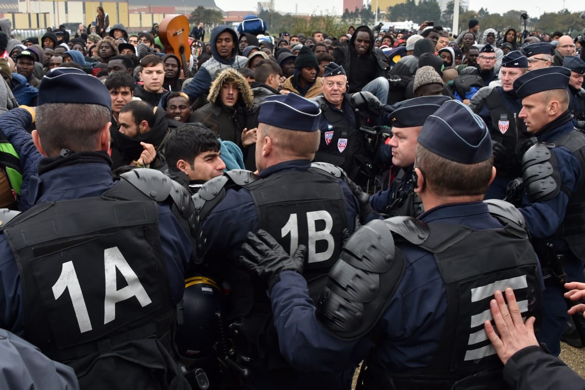 Háromezer embert akarnának kivinni ma a calais-i dzsungelből – videó, fotó