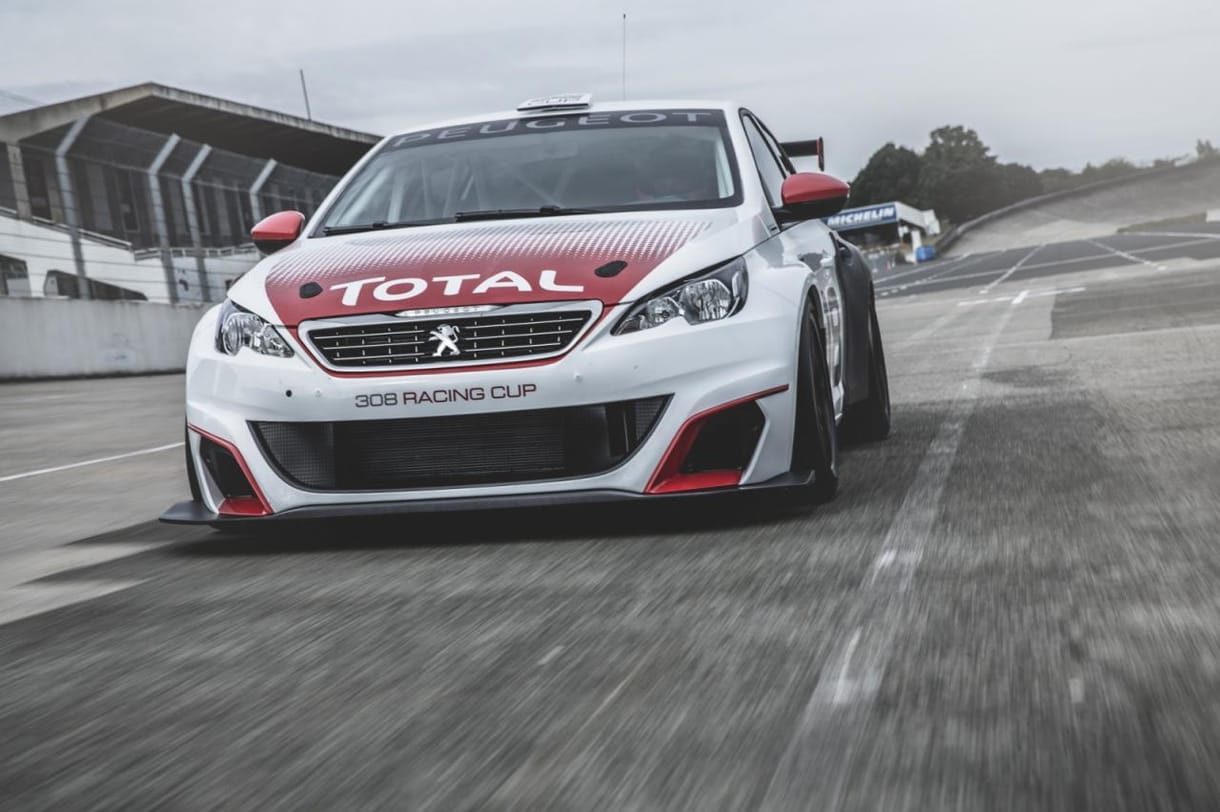 300 lóerő felett köszönt be a Peugeot 308 versenyváltozata
