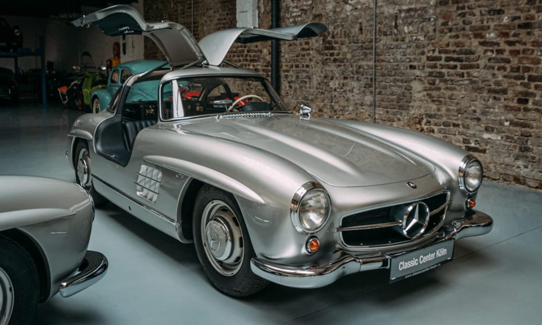 1956-ba repít vissza ez a 650 millió forintos eladó sirályszárnyas Mercedes