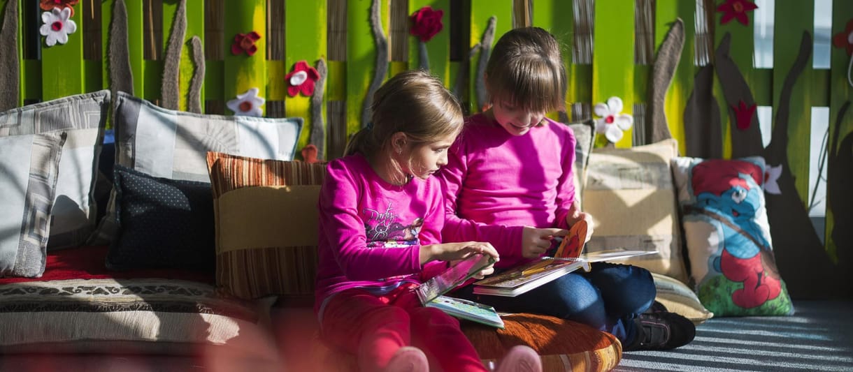 A kötelezőkön túl - mit olvasson a gyerek a nyáron?